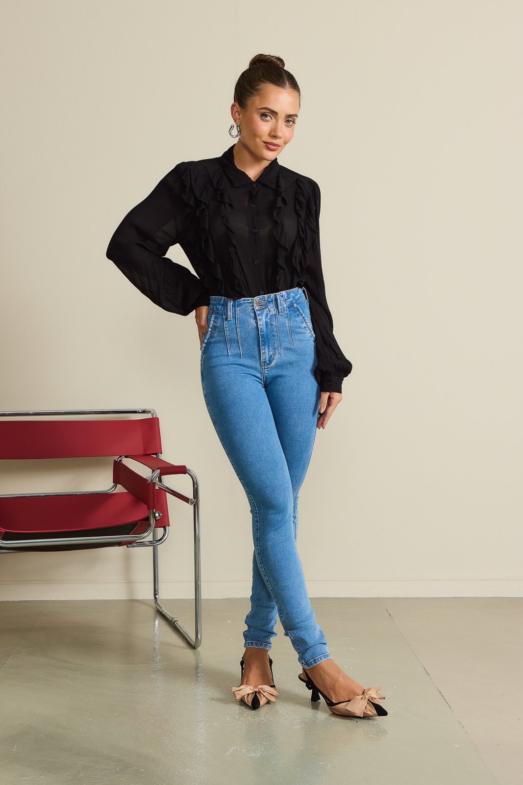 dz21112 com calca skinny tradicional com cintura hot pants frente 1