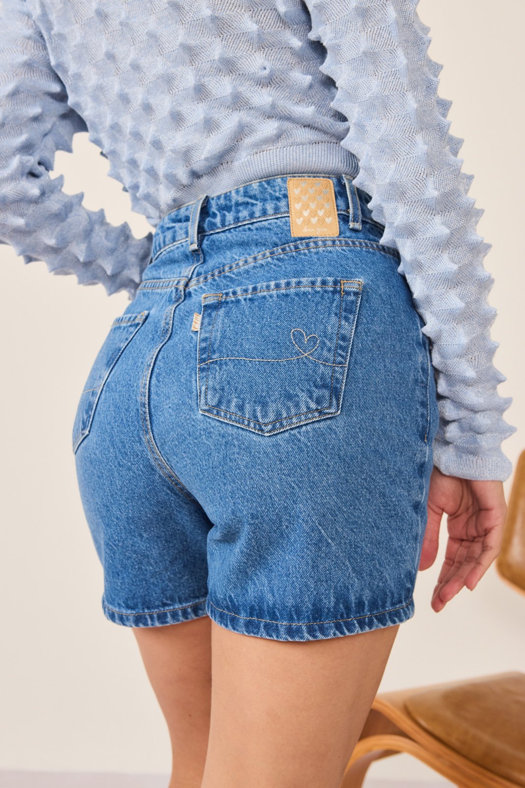 dz4109 alg bermuda jeans feminina retro meia coxa com cintura alta detalhe 1