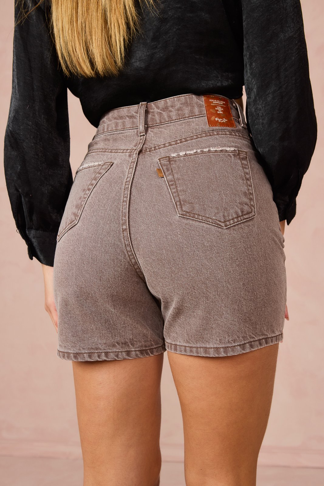 dz4115 alg bermuda jeans feminina retro meia coxa com cintura alta detalhe 3