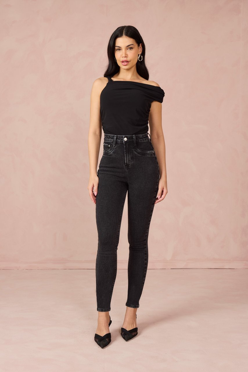 dz21175 com calca jeans feminina skinny cigarrete com cintura hot pants frente 3