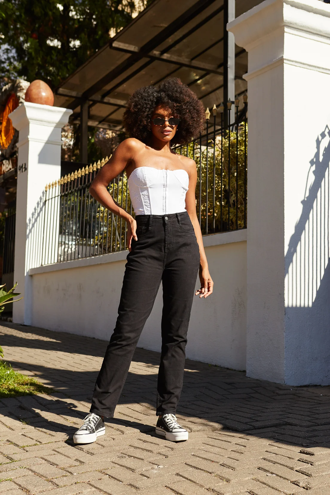 dz20526 calca jeans feminina mom fit cigarrete preta denim zero frente 2