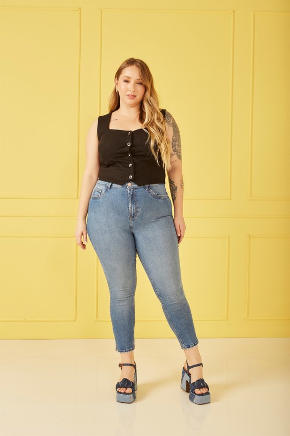 Calça Jeans Feminina Skinny Cropped com Barra Levemente Desfiada - DZ20569