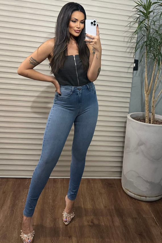 Calça Jeans Feminina Skinny Tradicional com Aplicaçao de Strass - DZ21016