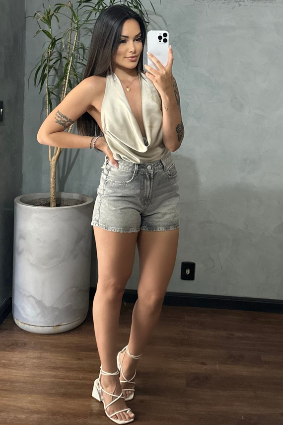 Shorts Jeans Feminino Mom Curto com Cintura Alta - DZ6828