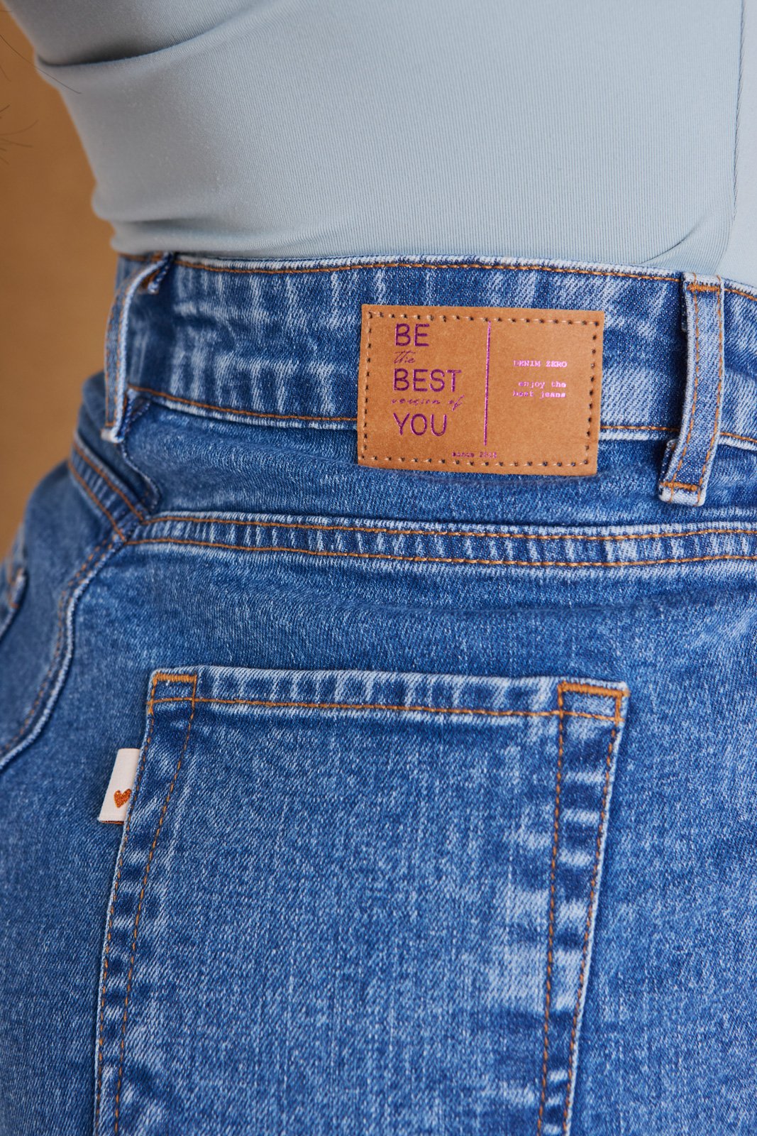 Shorts Jeans Feminino Setentinha Fit Mini com Cintura Alta - DZ6863