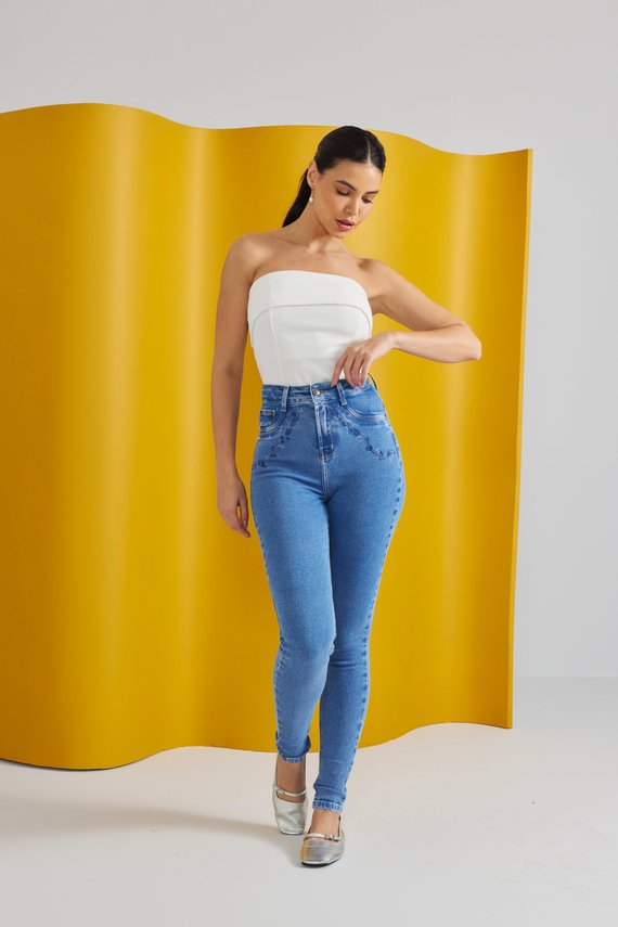 Calça Jeans Feminina Skinny Tradicional Cintura Hot Pants- DZ21419