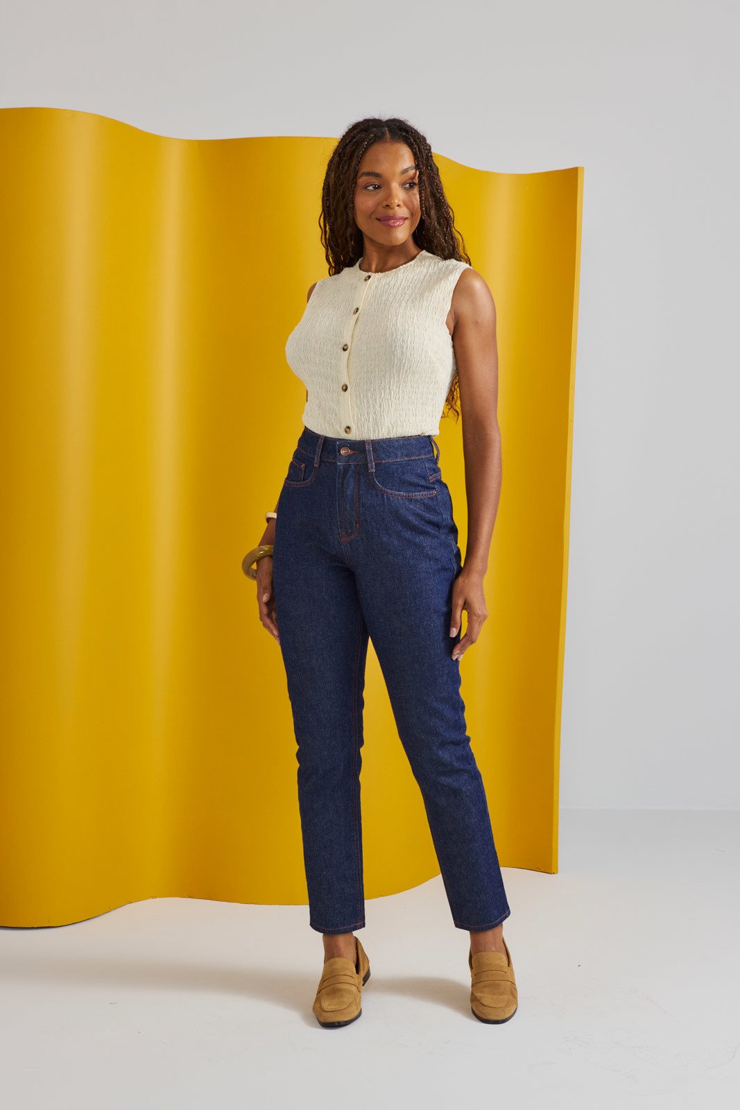 Calça Jeans Feminina Skinny Tradicional com Cintura Média
