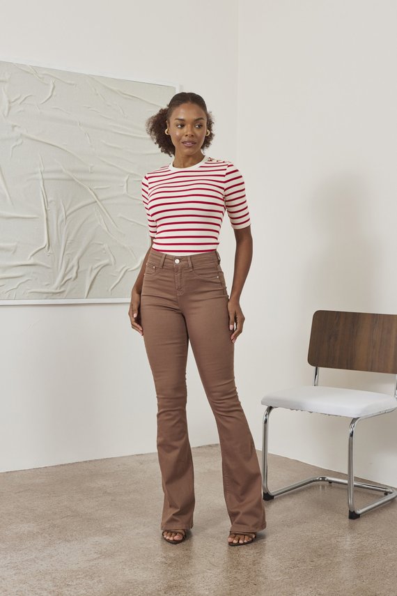 Calça Jeans Feminina Flare Alongada Cintura Média - DZ21548
