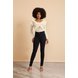 dz20810 p com calca jeans feminina skinny media tradicional preta frente 2